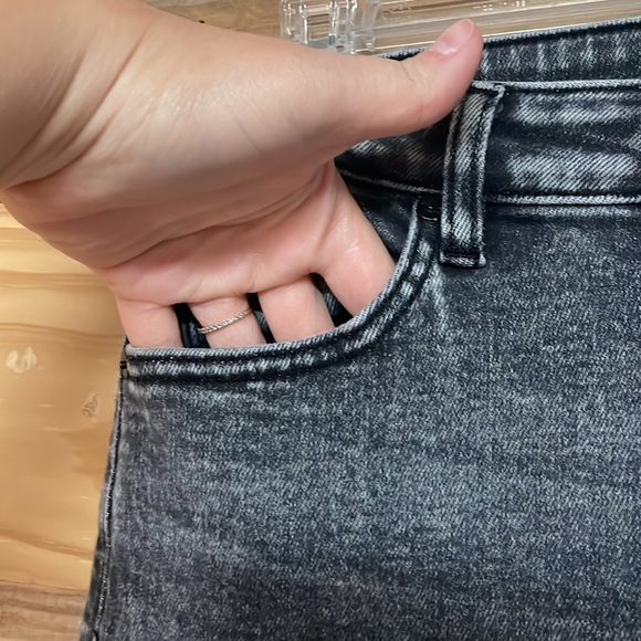 KanCan size 9/28 Gray Color Skinny Jeans with Tapered Leg and Mineral Wash Fade - Picture 3 of 11